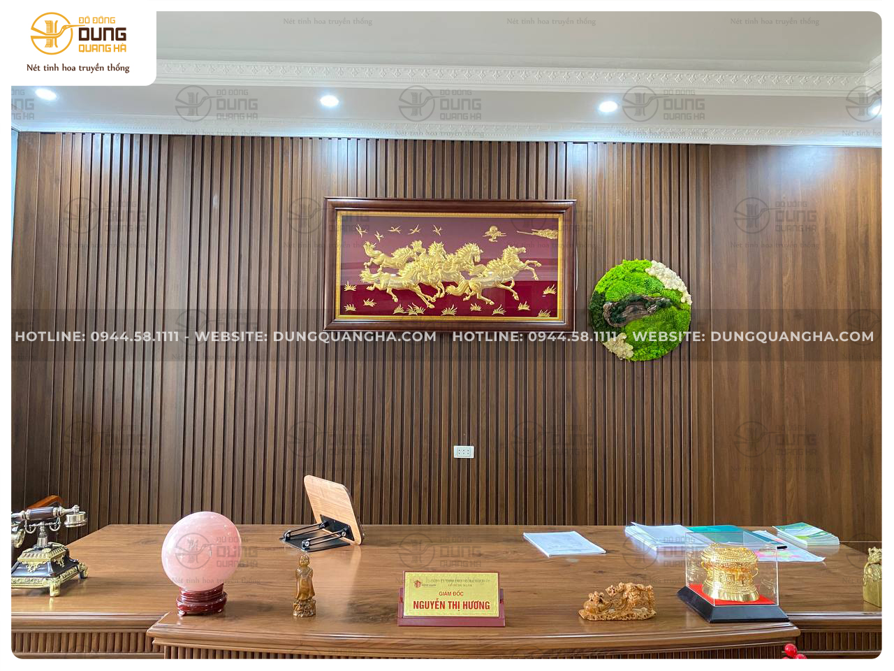 Tranh Mã Đáo Thành Công thể hiện một bầy ngựa thường gồm tám chú ngựa đang phi nước đại tiến về một hướng. Bởi vì tranh thường có 8 con ngựa nên còn được gọi là tranh bát mã hay bát mã toàn đồ. Theo quan niệm dân gian, số 8 biểu tượng cho sự may mắn, phát đạt (chữ "Bát" phát âm gần giống với chữ "Phát" nên rất được ưu thích trong kinh doanh). Trong phong thủy, ngựa là con vật trung thành, hình ảnh ngựa mang biểu tượng của sức mạnh, sự dẻo dai, bền bỉ. Ngựa là con vật mang lại may mắn, tài lộc và thắng lợi. Nó được coi là biểu tượng của sự tài lộc, thuận lợi, thành công và may mắn sự. Cùng với ý nghĩa tốt đẹp đem đến nên tranh Mã Đáo Thành Công rất được mọi người ưu tiên và chọn lựa . Qua bàn tay tài hoa của nghệ nhân có kinh nghiệm hàng chục năm trong nghề và kỹ thuật gia truyền, sản phẩm có độ tinh xảo đạt đến mức độ hoàn hảo nhất. Được sự tin tưởng của quý khách hàng, Dung Quang Hà đã chế tác và hoàn thiện theo yêu cầu. Với những đường nét tinh xảo, tỉ mỉ của người nghệ nhân dày dặn kinh nghiệm đã đưa tới khách hàng sản phẩm hoàn hảo nhất Dung Quang Hà chân thành cảm ơn vị khách đã tin tưởng và ủng hộ  tại cửa hàng Dung Quang Hà. Chúng tôi luôn cam kết sẽ mang tới những sản phẩm tốt nhất tới tay người tiêu dùng. Không chỉ các sản phẩm tượng đồng phong thủy, các sản phẩm tranh đồng, đồ thờ cúng, tượng đồng danh nhân,…và các sản phẩm khác tại cửa hàng chúng tôi luôn sẵn sàng phục vụ quý khách. Đồ đồng Dung Quang Hà được sự tin tưởng của khách hàng chúng tôi sẽ ngày càng cố gắng vươn mình phát triển ngành đồ đồng. Cảm ơn quý khách hàng đã luôn đồng hành cùng Đồ Đồng Dung Quang Hà chúng tôi. Chúc Quý gia chủ luôn mạnh khoẻ phát đạt và thành công.