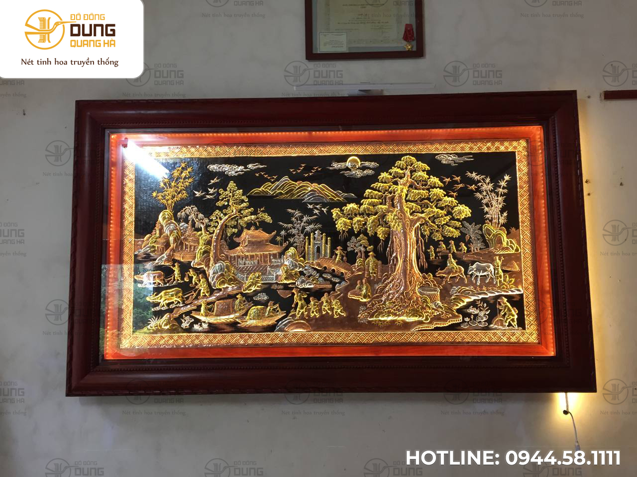 Tranh vinh quy bái tổ 2m14 - 1m25 đồng đỏ tam khí dát điểm vàng khung gỗ hương lắp đặt cho khách Hải Dương