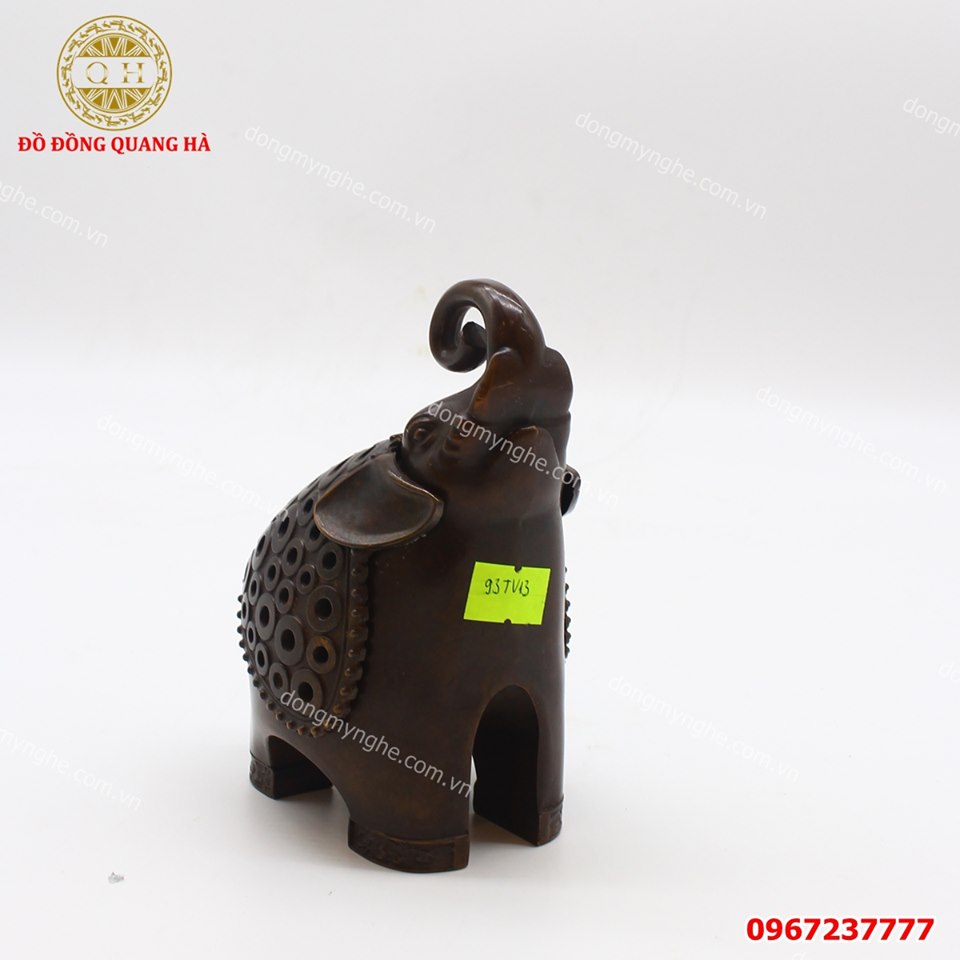 Lư đốt trầm con voi bằng đồng vàng hun đen cao 13cm