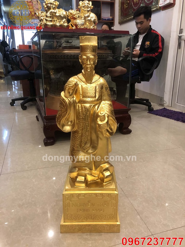 Tượng Nguyễn Trãi bằng đồng thếp vàng 9999