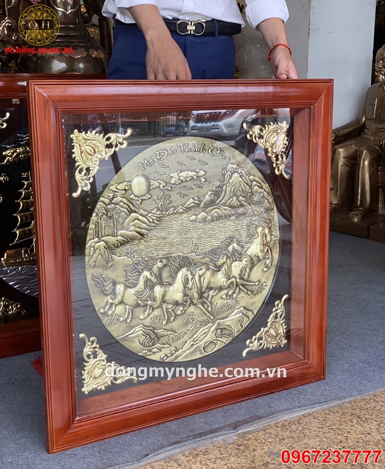Tranh bát mã khổ vuông 81cm bằng đồng vàng