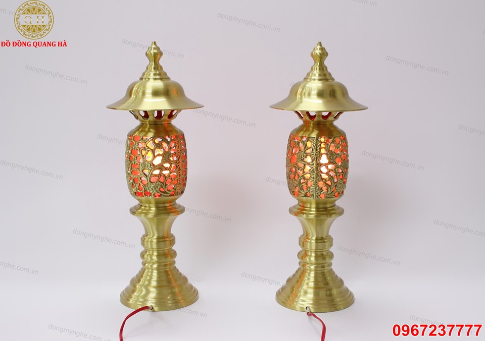 Đôi đèn thờ bằng đồng vàng mộc cao cấp