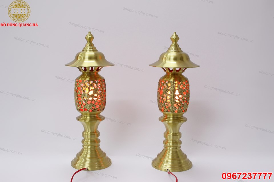 Đôi đèn thờ bằng đồng vàng mộc cao cấp