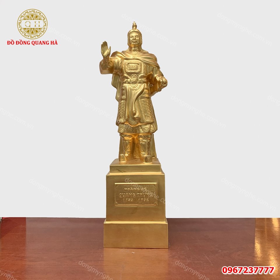 Tượng vua Quang Trung bằng đồng đỏ thếp vàng 9999