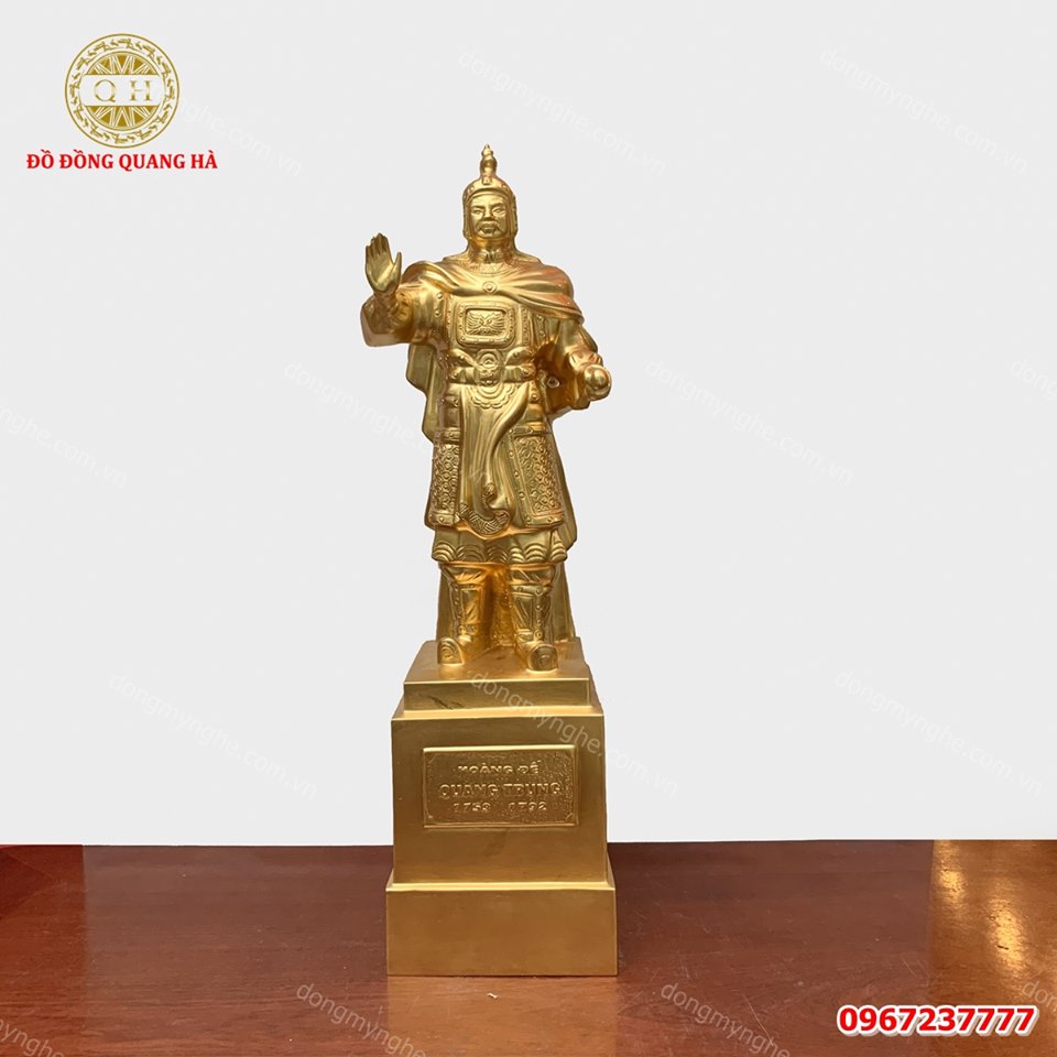 Tượng vua Quang Trung bằng đồng đỏ thếp vàng 9999