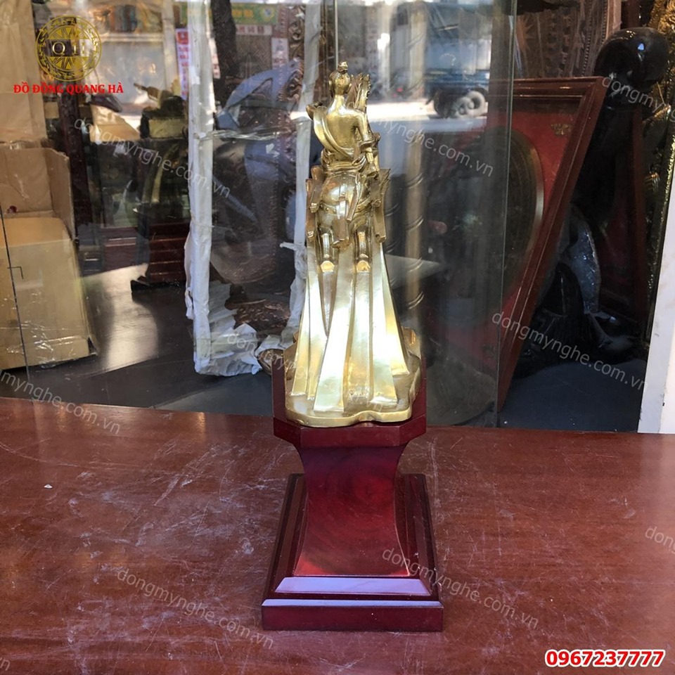 Tượng Thánh Gióng bằng đồng vàng cao 27cm
