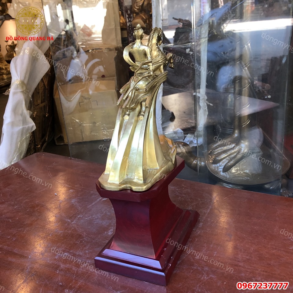 Tượng Thánh Gióng bằng đồng vàng cao 27cm