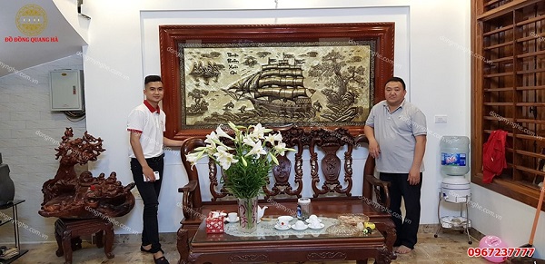 Tranh Thuận Buồm Xuôi Gió hun giả cổ (ảnh chụp tại nhà khách)