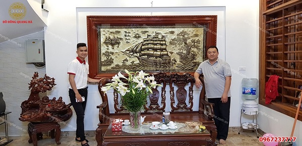 Tranh Thuận Buồm Xuôi Gió hun giả cổ (ảnh chụp tại nhà khách)