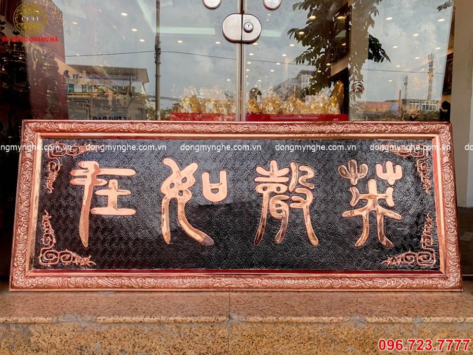 Đại tự câu đối chữ Hán - đồng đỏ - nền sơn đen - chạm vân nổi