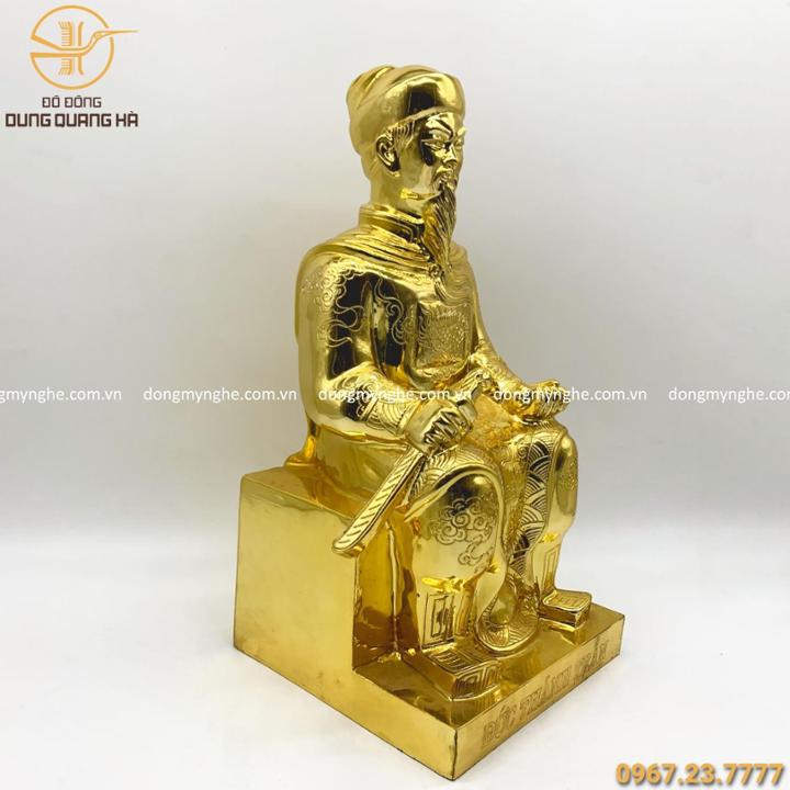 Tượng Đức Thánh Trần ngồi ghế bằng đồng mạ vàng 24k
