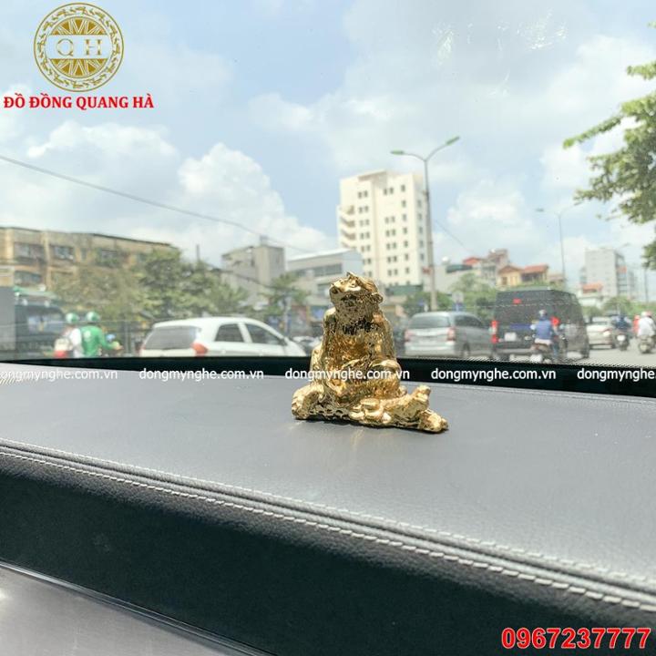 Tượng khỉ mạ vàng 24k để xe ô tô độc đáo ấn tượng