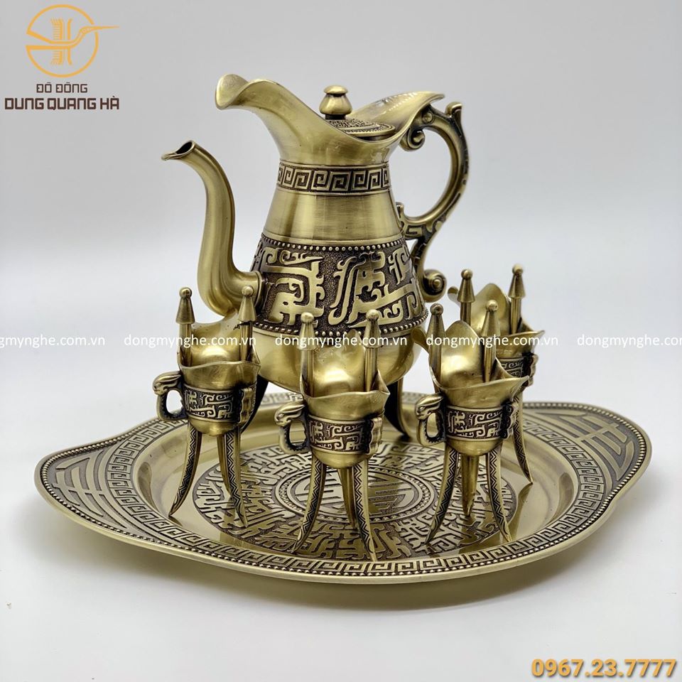 Bộ ấm chén uống trà bằng đồng vàng mộc kiểu dáng thời Trung cổ