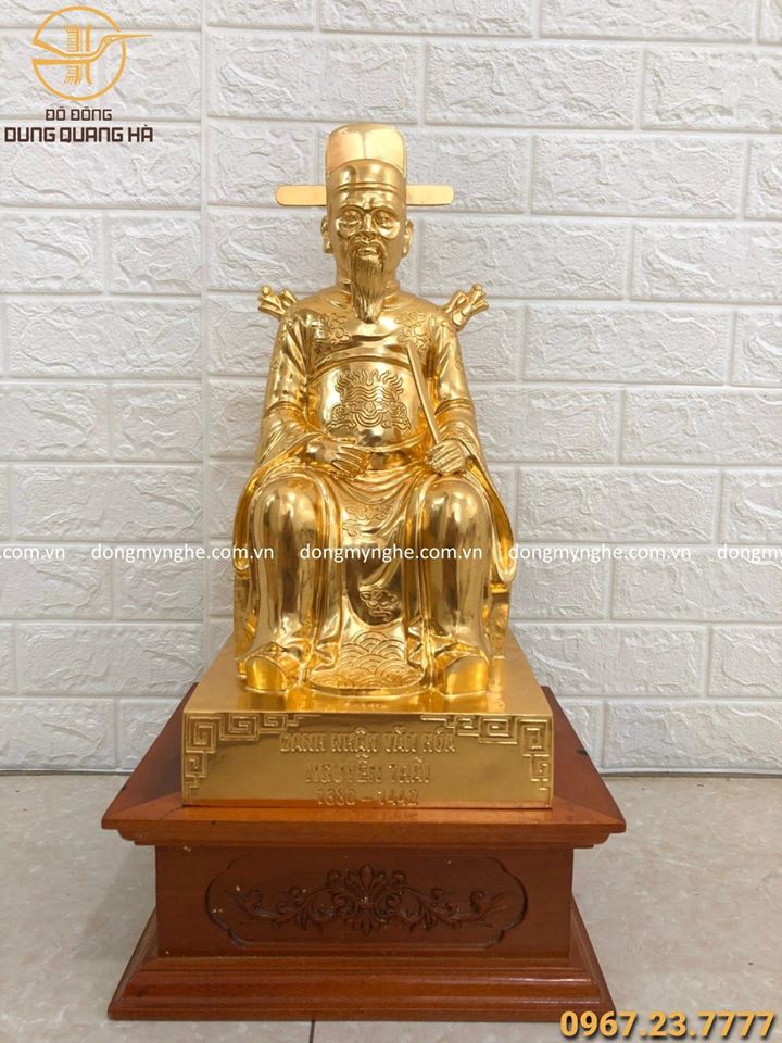 Tượng Nguyễn Trãi ngồi ghế bằng đồng dát vàng cao 45cm