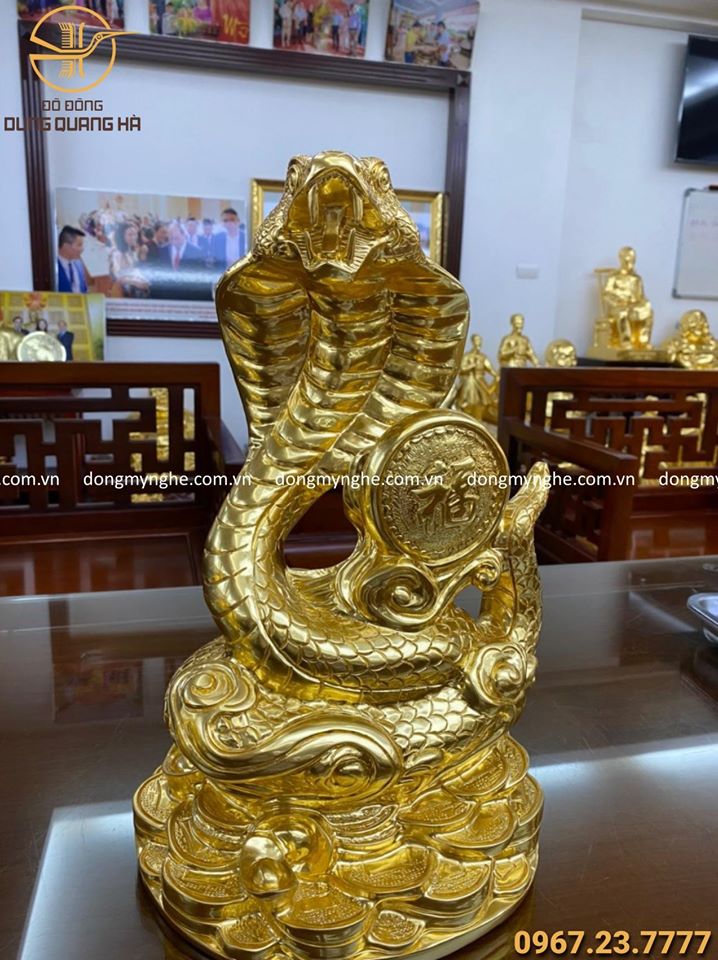 Tượng rắn phong thủy bằng đồng thếp vàng 9999 cao 40cm