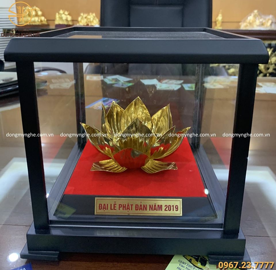 Hoa sen bằng đồng mạ vàng 24k trưng bày Đại lễ Phật Đản