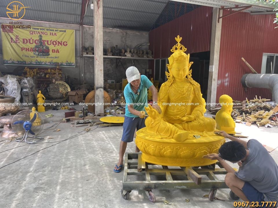 Tượng Đức Phật liên hoa sinh bằng đồng đỏ thếp vàng cao 1m5