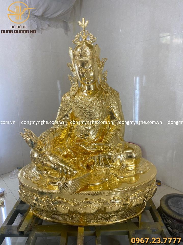 Tượng Đức Phật liên hoa sinh bằng đồng đỏ thếp vàng cao 1m5