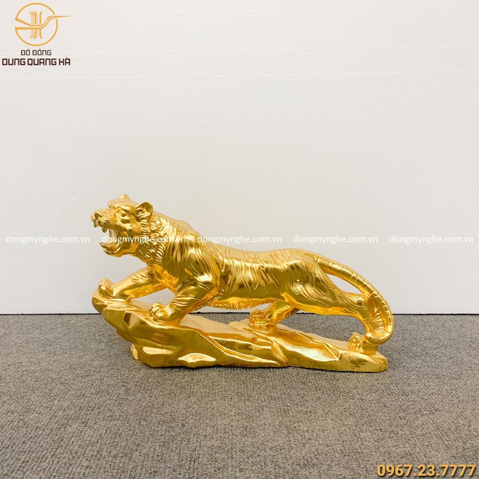 Tượng hổ bằng đồng thếp vàng 9999 cao 23cm dài 45cm