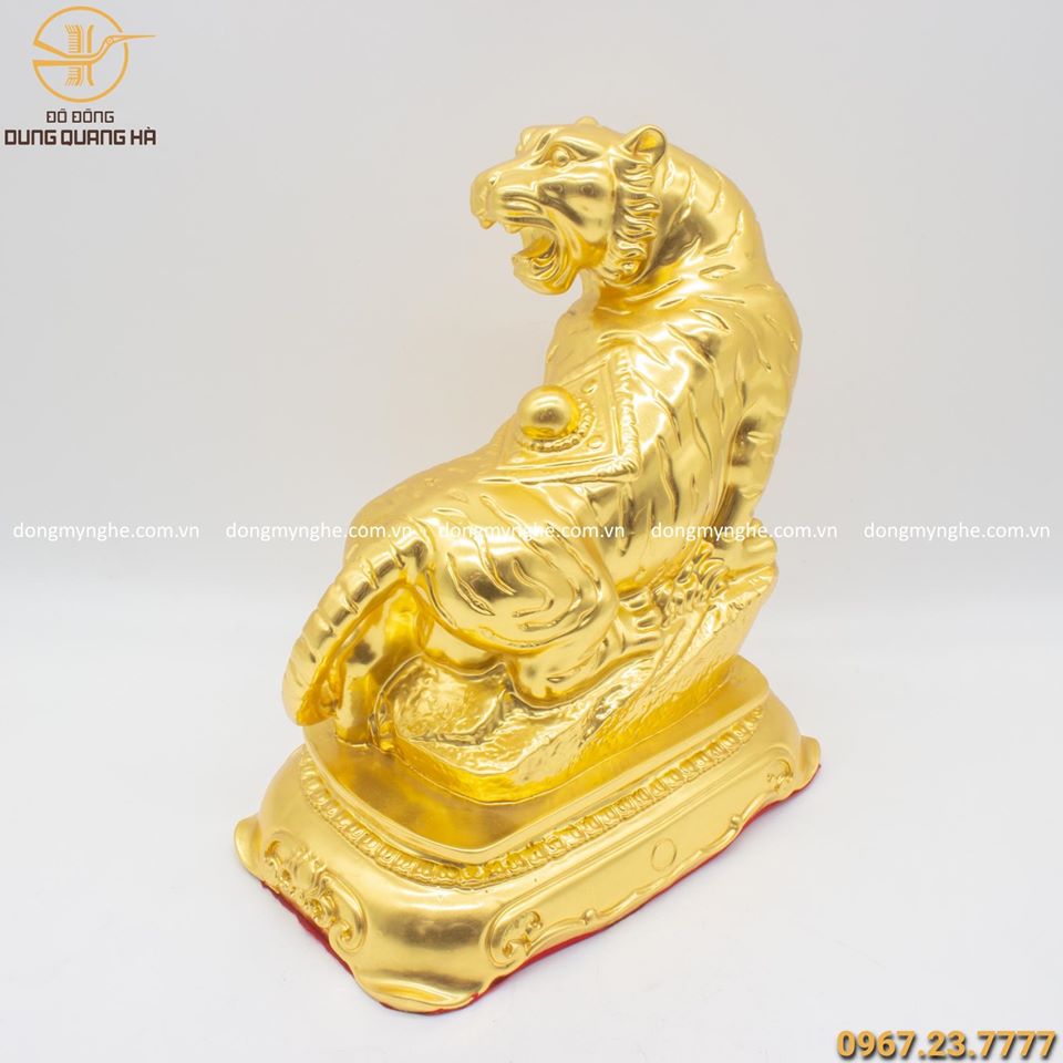 Tượng hổ cõng ngọc dát vàng 27cm - linh vật ý nghĩa