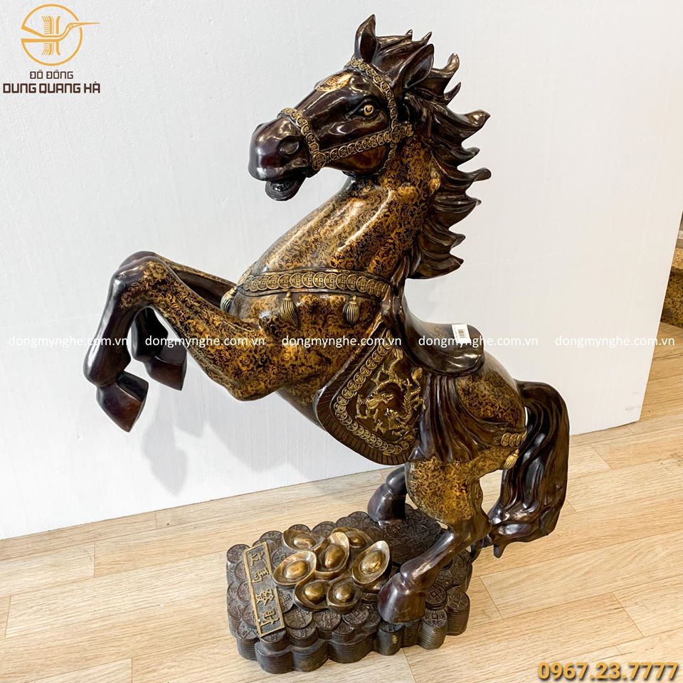 Tượng ngựa hí phong thủy bằng đồng vàng sơn màu cao 1m