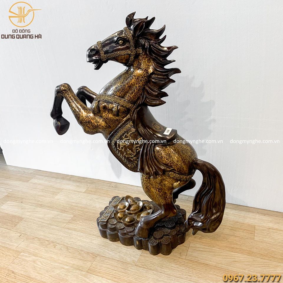Tượng ngựa hí phong thủy bằng đồng vàng sơn màu cao 1m