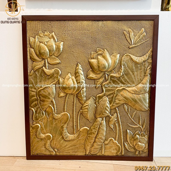 Tranh hoa sen bằng đồng vàng giả cổ khung nhựa giả gỗ 190cm