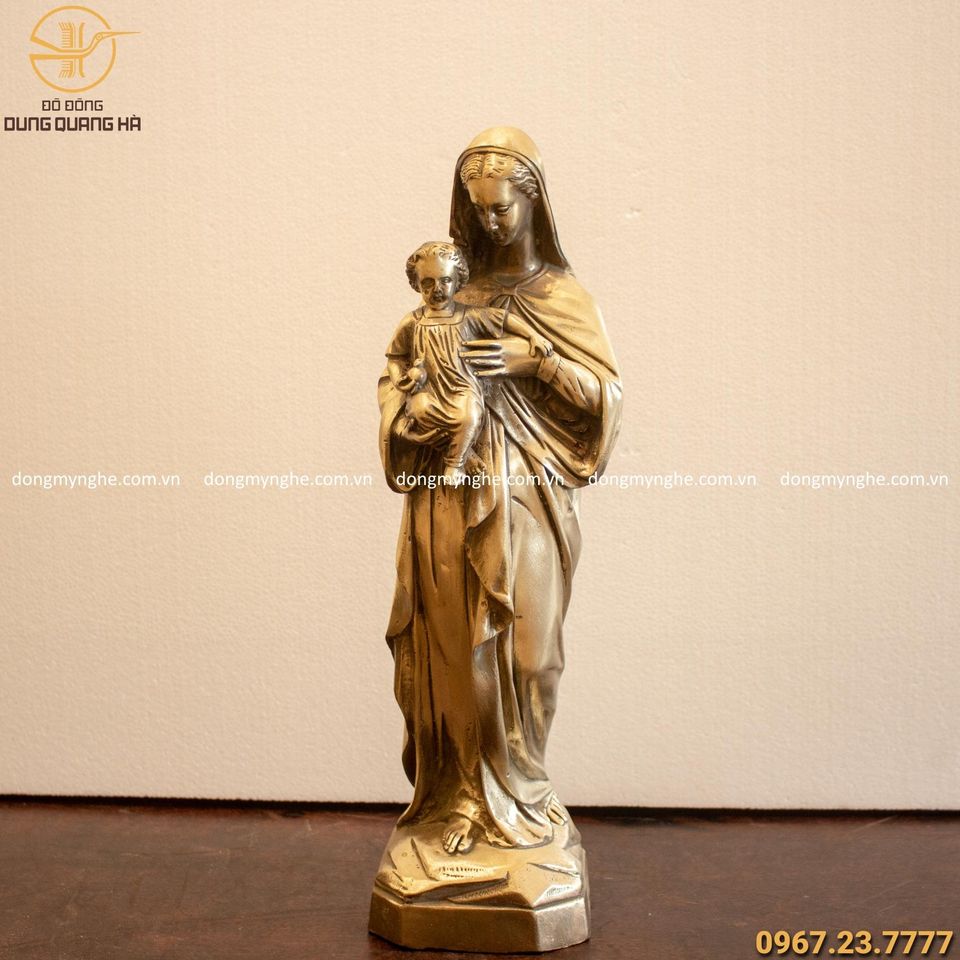 Tượng Đức Mẹ Maria đứng bế Chúa bằng đồng vàng cao 40cm