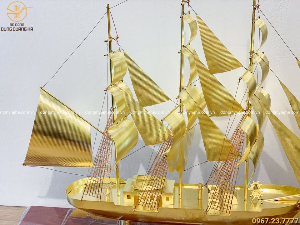 Thuyền buồm bằng đồng cát tút dài 152cm cao 96cm (cả đế)