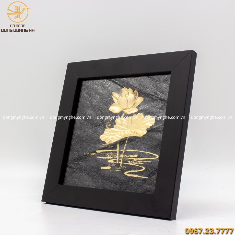 Tranh hoa sen lưu niệm bằng đồng mạ vàng 20cm x 20cm