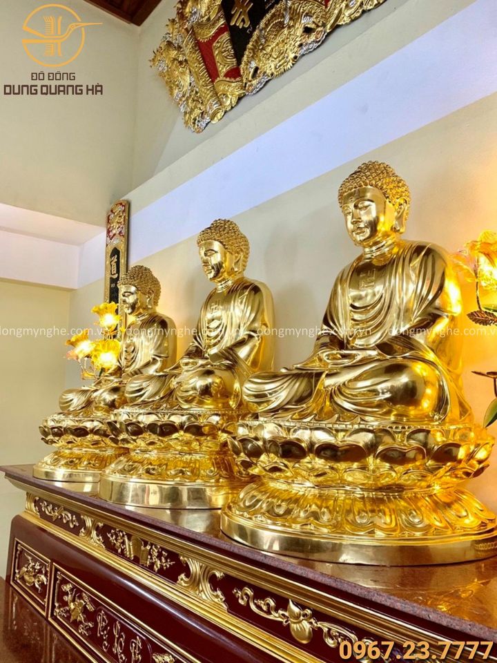 Tượng Tam Thế Phật bằng đồng đỏ dát vàng cao 1m08 mỗi pho nặng 180kg