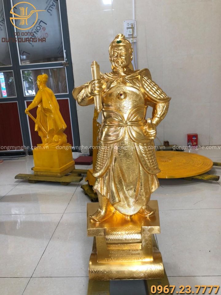 Tượng Đức Thánh Trần Hưng Đạo bằng đồng thếp vàng cao 90cm