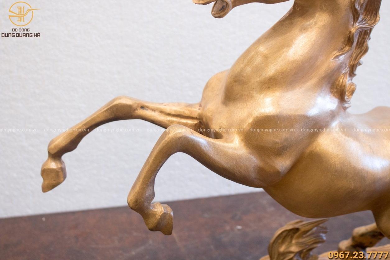 Tượng ngựa hí phong thủy bằng đồng đỏ mộc cao 40cm dài 45cm