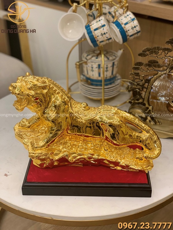 Tượng hổ phong thủy bằng đồng dài 35cm mạ vàng 24k