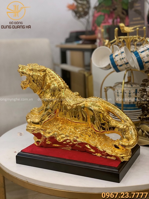 Tượng hổ phong thủy bằng đồng dài 35cm mạ vàng 24k