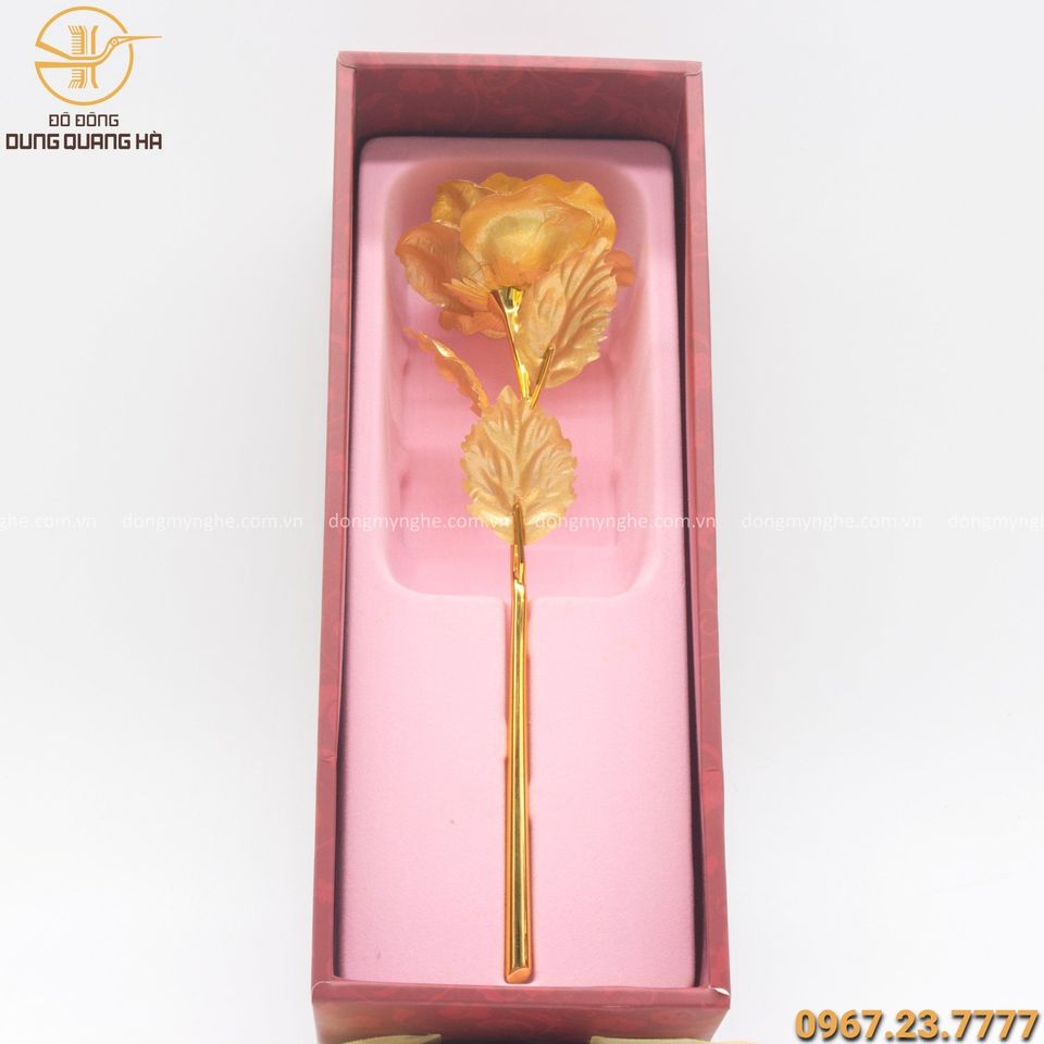 Hộp quà hoa hồng mạ vàng 24k dùng làm quà tặng sang trọng