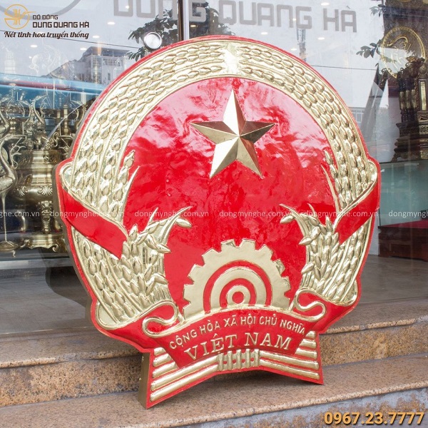 Quốc huy Việt Nam bằng đồng vàng tinh xảo giàu ý nghĩa