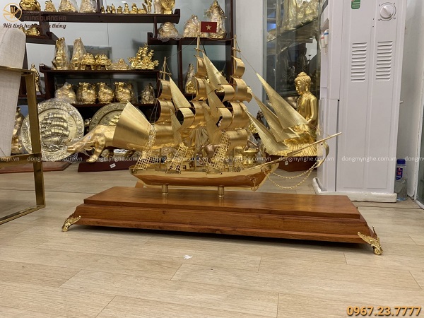 Mô hình thuyền buồm mạ vàng độc đáo dài 88cm cao 60cm đế 1m04