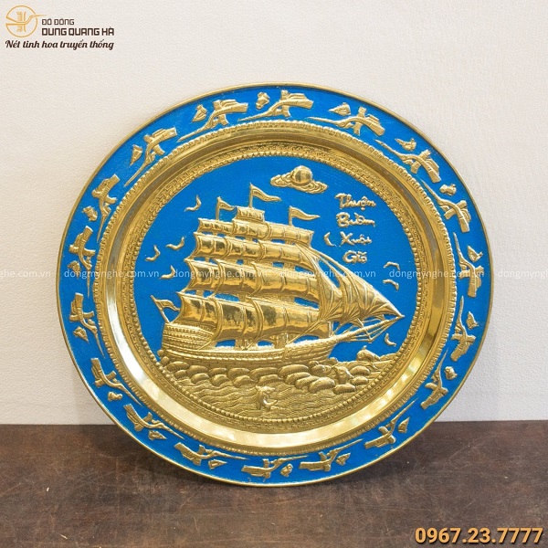Mâm tranh Thuận Buồm Xuôi Gió 50cm bằng đồng vàng nền xanh