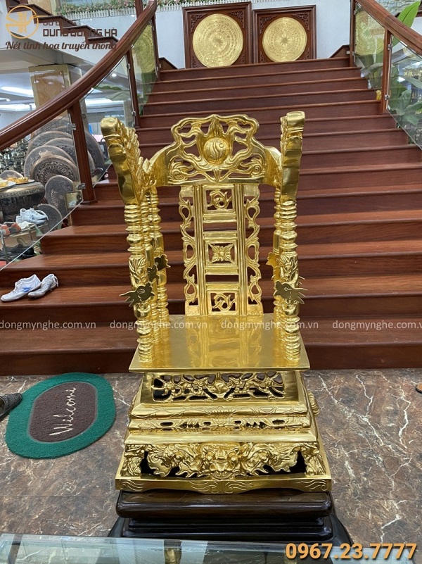 Ngai thờ gia tiên đồng đỏ dát vàng kích thước 80x50x39 cm