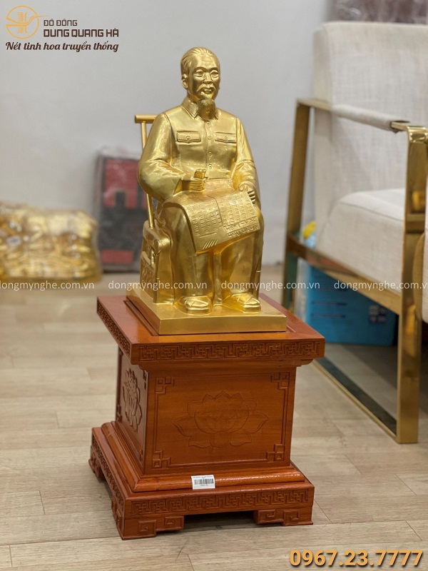 Tượng Bác Hồ ngồi ghế mây bằng đồng thếp vàng 9999 cao 42cm