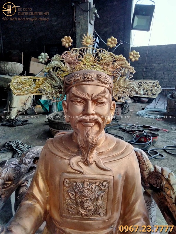 Tượng Trần Hưng Đạo ngồi ngai bằng đồng đỏ dát vàng cao 70cm