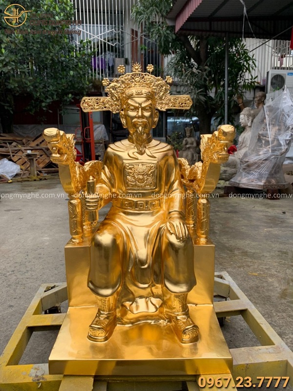 Tượng Trần Hưng Đạo ngồi ngai bằng đồng đỏ dát vàng cao 70cm