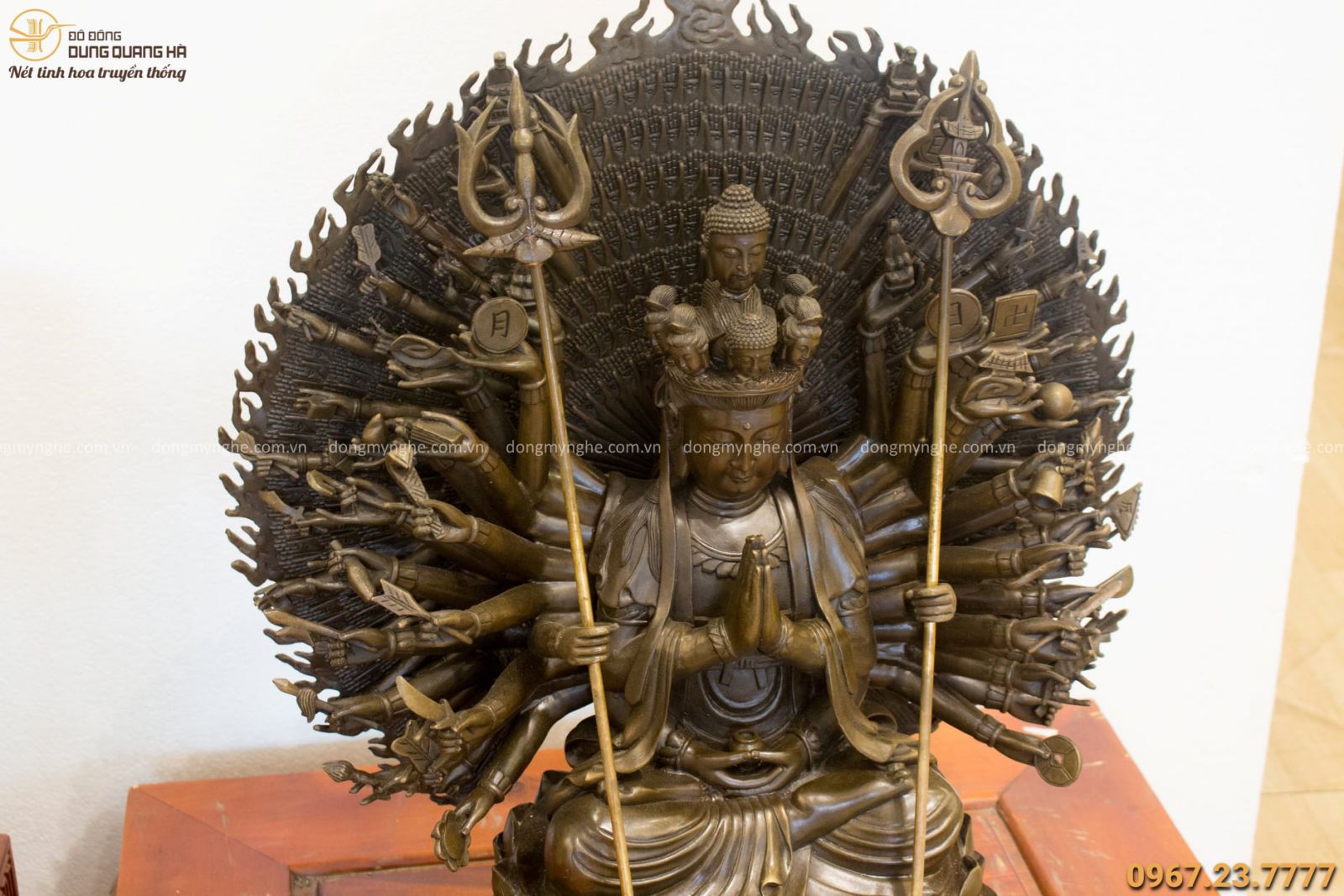 Tượng Thiên Thủ Thiên Nhãn Phật bằng đồng vàng hun 60x52cm
