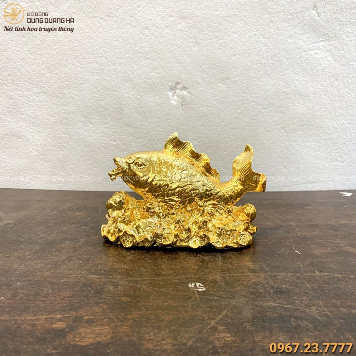 Tượng cá chép hoa sen bằng đồng vàng mạ vàng 24k 13x18cm