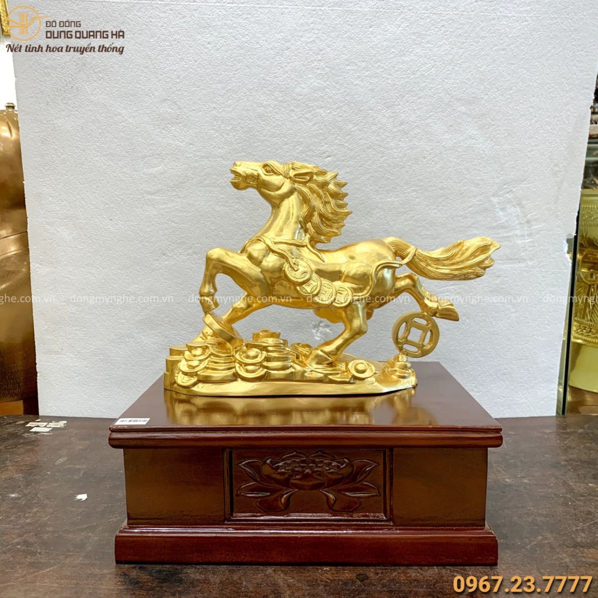 Tượng ngựa phong thủy phú quý kích thước 32x45x11cm thếp vàng