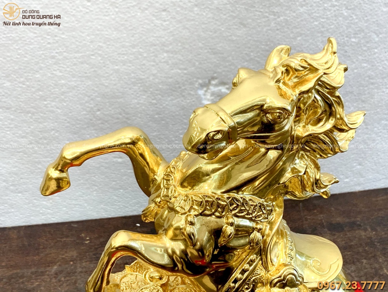 Tượng Ngựa hí phong thủy tài lộc bằng đồng mạ vàng 24k