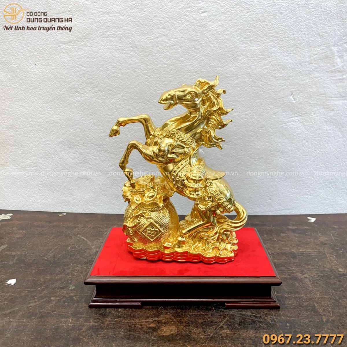 Tượng Ngựa hí phong thủy tài lộc bằng đồng mạ vàng 24k