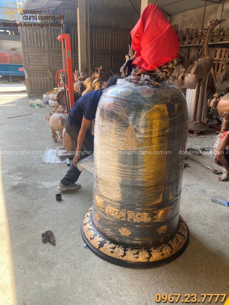 Đúc chuông đồng 800kg giá treo gỗ lim cho chùa Từ Tâm, Phú Yên