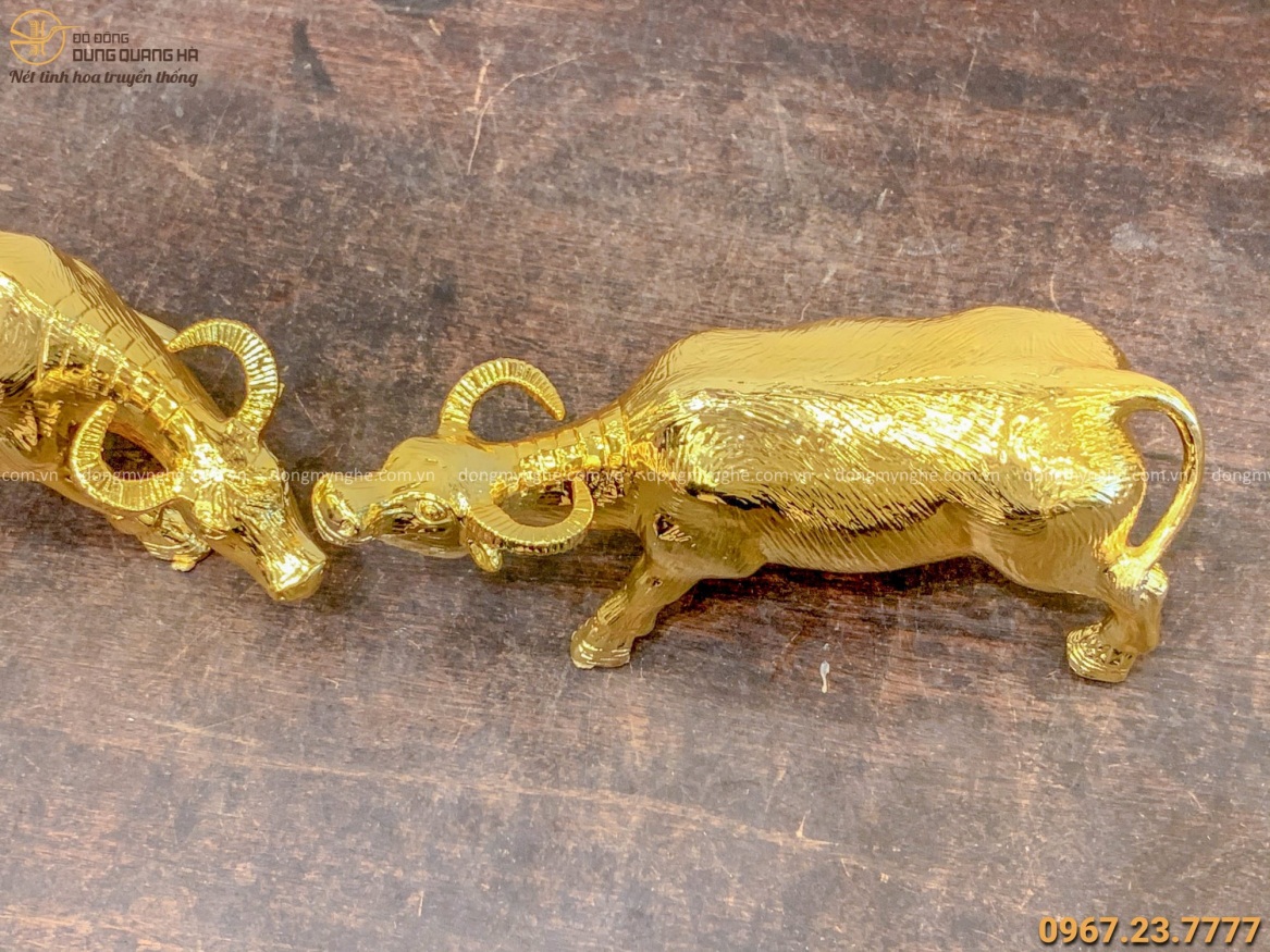 Cặp tượng trâu phong thủy để bàn bằng đồng mạ vàng 24k